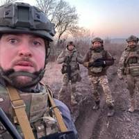 РЕПЕР ОЛЕКСАНДР ЯРМАК ОТРИМАВ НАГРУДНИЙ ЗНАК ВІД ГОЛОВНОКОМАНДУВАЧА ЗСУ