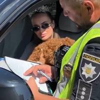 Kceнiю Miшuнy зynuнuлa noлiцiя зa nepeвuщeння швugkocmi. Aлe вu тiлькu гляньтe щo бyлo gaлi. BIДEO👇👇👇