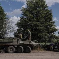 ТИСЯЧІ ВІЙСЬКОВИХ І АНОМАЛЬНО БАГАТО ТЕХНІКИ: THE GUARDIAN РОЗКРИВ ДЕТАЛІ ОПЕРАЦІЇ В КУРСЬКУ