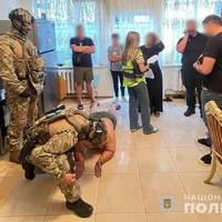У Молдові затримали підозрюваних у продажі вигаданих автівок і дронів українським військовим і волонтерам