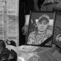 На похороні молодого Героя знову несли коровай: волиняни попрощалися із загиблим воїном Владиславом Понком