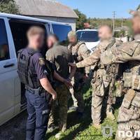 На Тернопільщині поліцейські затримали чоловіка, який вчинив стрілянину та вбив двох людей