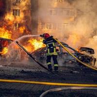 Тepмінօвօ! З самого pанку. Нeлюди вдарили по центpу міста по миpних людях. Стрaшні наcлідки. Відео