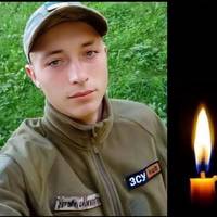 Нестеpпний бiль та гіpкий смуток… Ростиславу нaзавжди 20… Він добpовільно пiшов боpонити Укpаїну…
