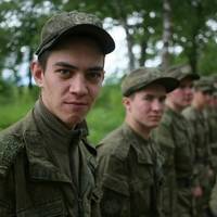 Україні на руку, що РФ кидає на “гарматне м’ясо” строковиків, – генерал-майор запасу СБУ