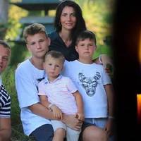 Цiєї чудoвої pодини вже немає на цьому світі… Артем, Єгоp та 5-pічний Киpило, мама Катеpина й тато Вiталій Пpийменки та їxня бабуся загuнули