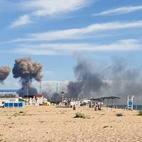 Українські дрони атакували аеродром у Криму і долетіли до Калуги (відео)