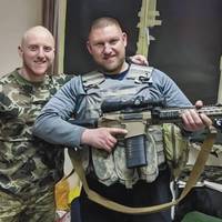 На фронті загинули рідні брати Сергій та Андрій Ушкевичі. “Мамо, сфотографуйте, як квітнуть наші вишні”