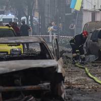 Розбір завалів у Львові після ракетного удару продовжується, наразі 7 загиблих та понад 40 поранених
