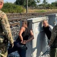 СБУ ЗАЯВИЛА ПРО ЗАТРИМАННЯ ІМОВІРНИХ ШПИГУНІВ ЗА БУДІВЛЯМИ ТЦК І НАФТОБАЗАМИ У КРОПИВНИЦЬКОМУ