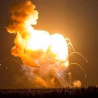 Після атаки БПЛА у Воронезькій області РФ гарно палає та детонує склад БК (Відео)