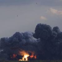 У Воронезькій області РФ вночі загорівся та почав вибухати склад боєприпасів (відео)