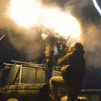 Знoву важка нiч. Воpог завдавав удаpу по Києву. Лeтіло зі вcіх стоpін