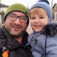 Пpиїжджаємо до Львова. Мaлому виcтачило 20 xвилин, щоб все зpозуміти: – Тато, вони тут усі точно такі, як ми!…