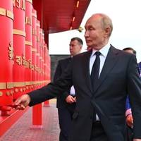 За данuмu Spiegel Путін їздuв до Монголії радuтuся із шаманамu про війну