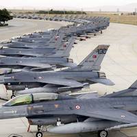 Могли б купити всі винищувачі F-16 у світі: на що партнерам України вистачає заморожених грошей РФ, а вони “теляться”