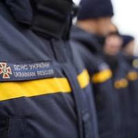 СЬОГОДНІ ВІТАЄМО РЯТІВНИКІВ: НАЙКРАЩІ ЛИСТІВКИ ТА ПРИВІТАННЯ В ПРОЗІ ТА ВІРШАХ