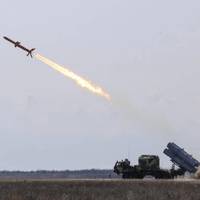 УДАР ПО СКЛАДАМ БІЛЯ МАРІУПОЛЯ: У DEFENCE EXPRESS РОЗПОВІЛИ, ЧИМ ДОТЯГНУЛИСЬ ЗСУ