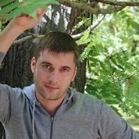 Моєму другу вже 37 років, заробляє тисячі доларів, їздить на мерседесі і живе в центрі Львова.