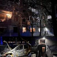 Нічне жахіття у Запоріжжі, окупанти вдарили по місту 6-ма КАБами: зруйновано будинки, спалахнула пожежа