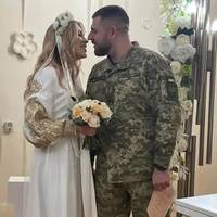 МЕНЕ ЗАПРОСИЛИ ФОТОГРАФОМ НА ВЕСІЛЛЯ. ОДНАК, Я Ж ДО ОСТАННЬОГО НЕ ЗНАЛА, ЩО НАРЕЧЕНІ – ТО ВІЙСЬКОВІ. У МЕНЕ АЖ СЛЬОЗИ НА ОЧІ НАВЕРТАЛИСЯ, КОЛИ ЇХ ПОБАЧИЛА
