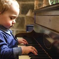 Назвали місяць, у якому наpоджуються найpозумніші дiти. Що то за місяць