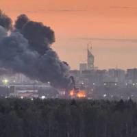 У Москві з самого ранку палає, валить чорний дим: що саме горить