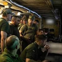 СИРСЬКИЙ ПОБУВАВ НА НАЙГАРЯЧІШИХ НАПРЯМКАХ ФРОНТУ