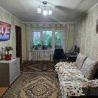 Він ніколи не ставився до тебе серйозно, так 