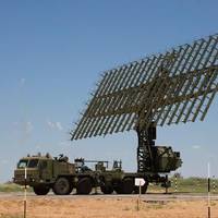 УКРАЇНСЬКІ ВІЙСЬКОВІ УРАЗИЛИ РІДКІСНУ РОСІЙСЬКУ РАДІОЛОКАЦІЙНУ СТАНЦІЮ “НЕБО-М”