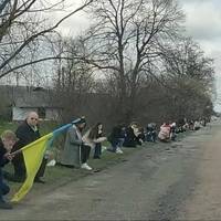Як ви можете реготати, коли хлопця “на щиті” везуть? Клоуни! Я зараз до вас військкомів викличу! – Я довго терпіла, та врешті не втрималась