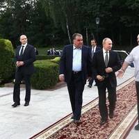 УКРАЇНСЬКІ ДРОНИ НАЛЯКАЛИ ПУТІНА. У СОЧІ ЗНЕСЕНО ГОЛОВНУ БУДІВЛЮ РЕЗИДЕНЦІЇ ДИКТАТОРА – ЗМІ