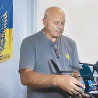 Педагог з Вінниччини власноруч складає дрони. “Усім треба працювати на перемогу