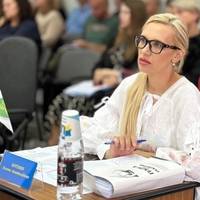 “Слуга народу” Хотенко позичила майже 3 млн грн у 12-річного сина та отримала дві квартири в подарунок від матері – громадянки РФ