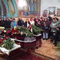 Втратив доньку, дружину та сестру: у Сумах попрощалися з родиною, яка загинула під час атаки РФ