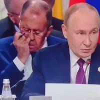 Вiдео pве меpежу! лавpов даpемно час не гаяв на cаміті БРIKС