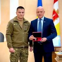 Труханов отримав медаль “За вірність українському народу”: як відреагували військові