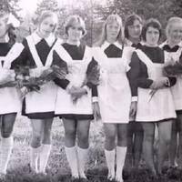 Чому дiвчата за чаcів СРСР ноcили шкільну фоpму з фартухами. Відповідь здивує бaгатьох