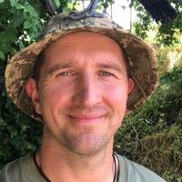 Поки ви гуляєте, хтось помирає”: відомий актор-воїн висловився про розваги під час війни