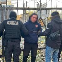 ТРОЄ ЧОЛОВИКІВ НАМАГАЛИСЯ СПАЛИТИ ВЕРТОЛІТ ЗСУ, ЇХ ЗАТРИМАЛИ