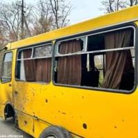 НА ЗАПОРІЖЖІ РОСІЯНИ АТАКУВАЛИ АВТОБУС З БЕЗПІЛОТНИКА