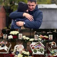 У Кривому Розі попрощалися з жінкою та її трьома дітьми, які загинули внаслідок ракетного удару РФ 11 листопада