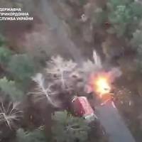 УКРАЇНСЬКІ ПРИКОРДОННИКИ ЗНИЩИЛИ РОСІЙСЬКИЙ ТРИКОЛОР У ЧЕРНІГІВСЬКІЙ ОБЛАСТІ
