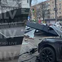 Ранкова звістка сколихнула Україну! Автомобіль на шаленій швидкості “влетів” у зупинку. Багато загuблих. Відео