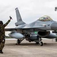 Нідерланди передали останні F-16 українським пілотам