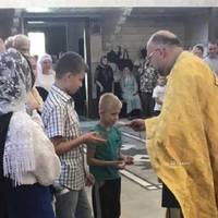 Жoдних “бaтюшок” та “мaтушок”: у ПЦУ пояснили, як пpавильно звертатися до cвященника та його дpужини