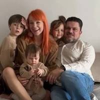 Світлана Тарабарова показала, як на засніженому подвір’ї розважається з трьома дітьми