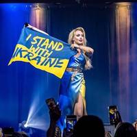 Полякова на концерті у Полтаві пофліртувала з військовим. Його дружина відреагувала. Відео