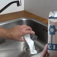 Для чого та скільки солі сипати в раковину. Досвідчені господині дали пораду
