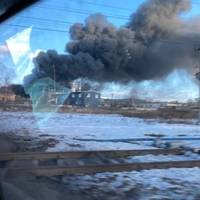 У Росії загорівся завод: дим бачать з усіх районів міста-мільйонника (відео)
